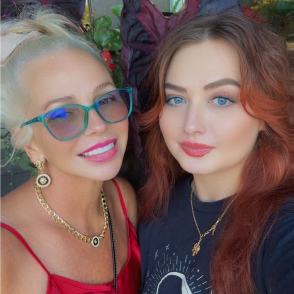 π©·π©·Chillin with my beautiful BEST friend Leah!!!π©·π©· - Picture 6 of 7